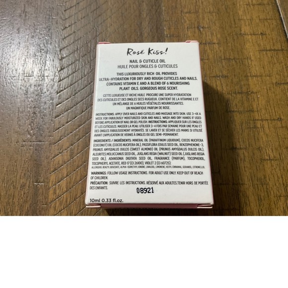 Le Mini Macaron Rose Kiss Nail and Cuticle oil - Picture 4 of 5